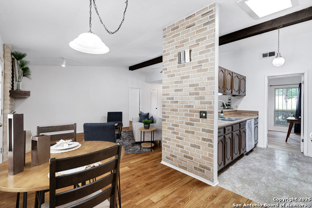 Listing photo id 9 for 14320 Forum Rd
