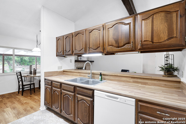 Listing photo id 12 for 14320 Forum Rd