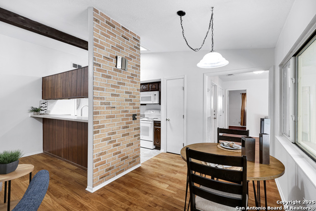 Listing photo id 14 for 14320 Forum Rd