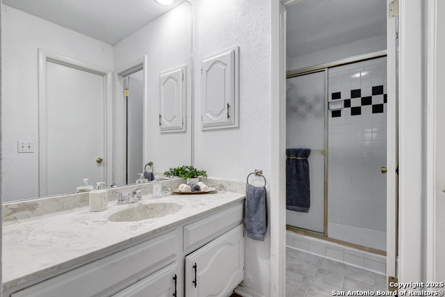Listing photo id 18 for 14320 Forum Rd
