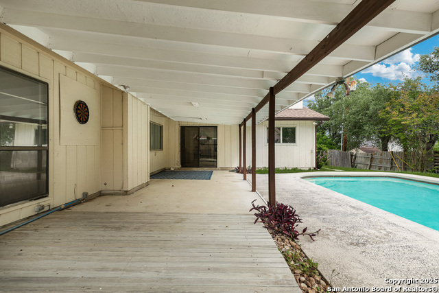 Listing photo id 27 for 14320 Forum Rd