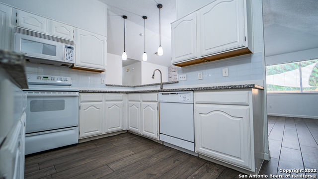 Image 16 of 45 For 9410 Woodland Hills