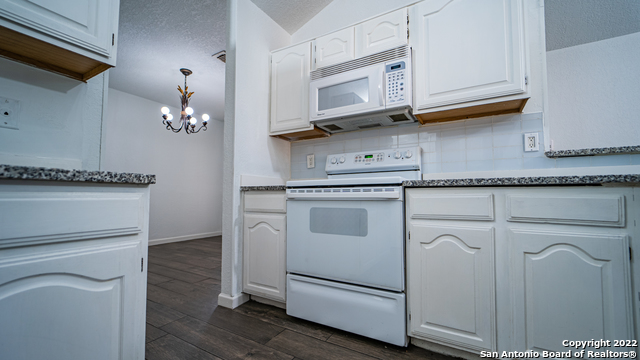 Image 17 of 45 For 9410 Woodland Hills