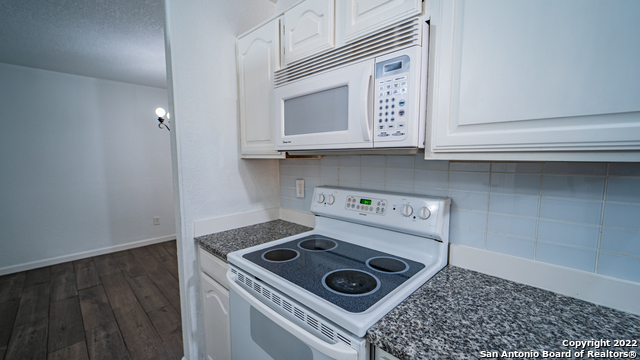 Image 18 of 45 For 9410 Woodland Hills