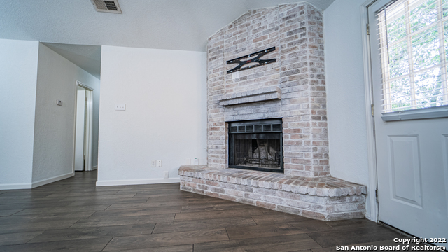 Image 6 of 45 For 9410 Woodland Hills