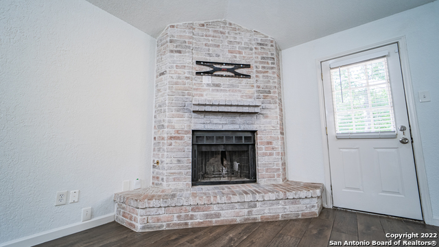 Image 7 of 45 For 9410 Woodland Hills