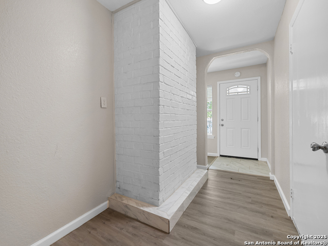 Listing photo id 1 for 3354 Bob Billa