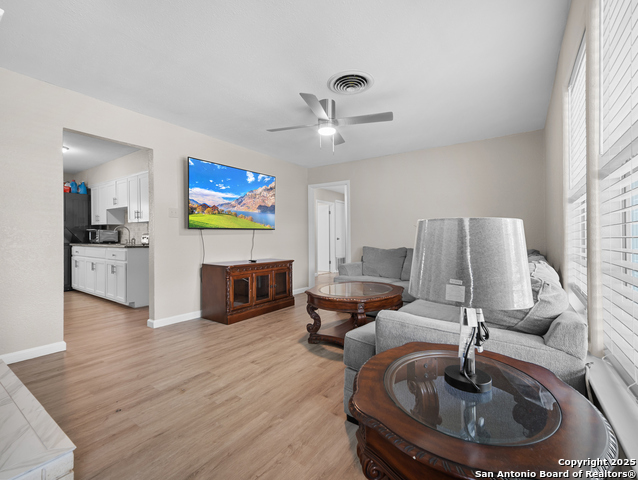 Listing photo id 2 for 3354 Bob Billa