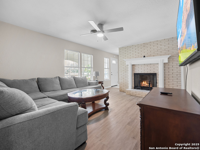 Listing photo id 3 for 3354 Bob Billa