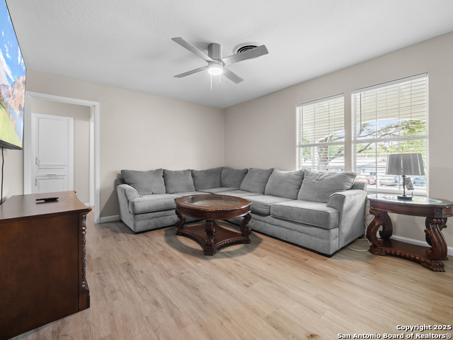 Listing photo id 4 for 3354 Bob Billa