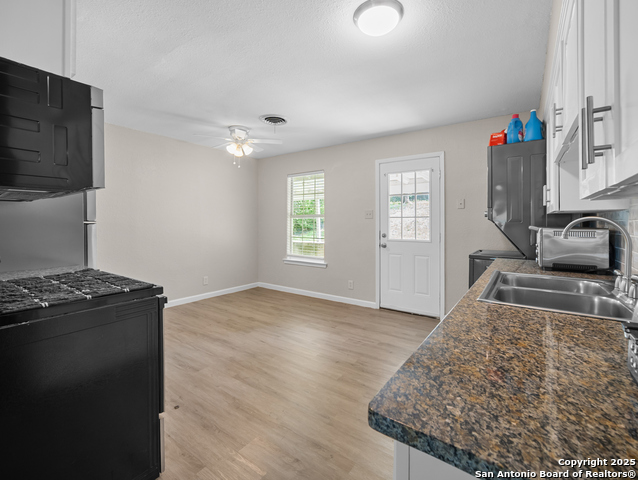 Listing photo id 5 for 3354 Bob Billa