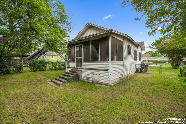 Image 16 of 20 For 3403 Travis W