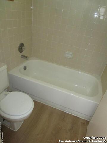 Listing photo id 8 for 9844 Ardash