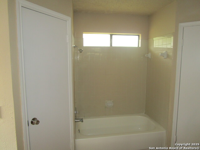 Listing photo id 11 for 9844 Ardash