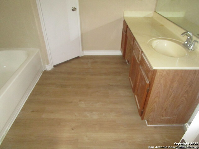 Listing photo id 12 for 9844 Ardash