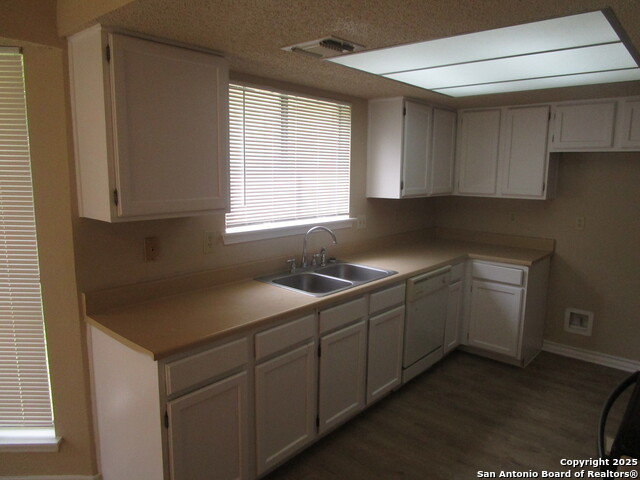 Listing photo id 2 for 9844 Ardash