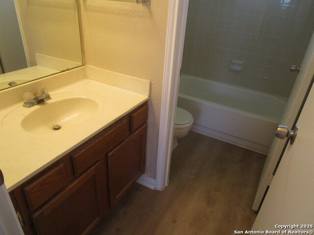 Listing photo id 7 for 9844 Ardash