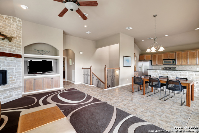 Image 4 of 36 For 1298 Oakridge Lane