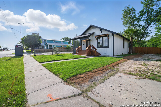 Image 4 of 28 For 727 Hammond  