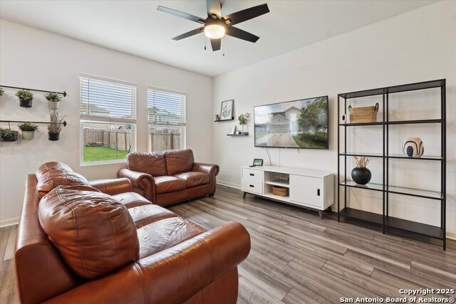 Image 10 of 40 For 5639 Pearl Meadow