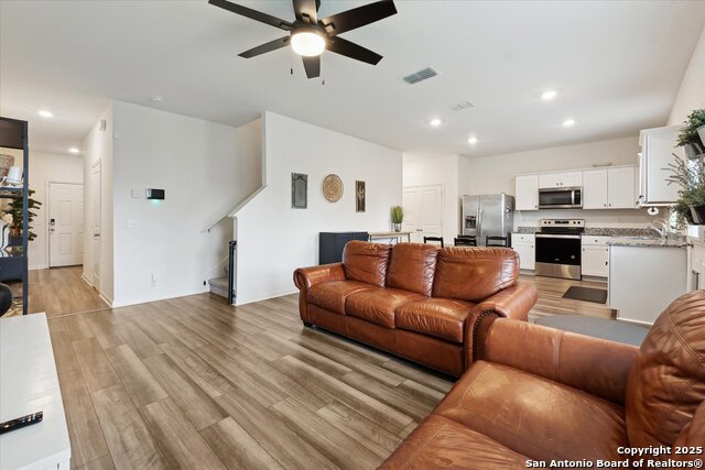 Image 11 of 40 For 5639 Pearl Meadow