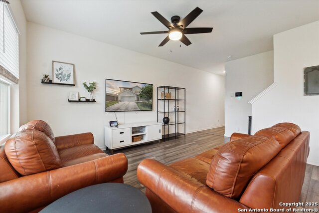 Image 12 of 40 For 5639 Pearl Meadow