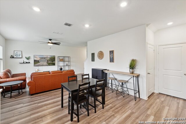 Image 15 of 40 For 5639 Pearl Meadow