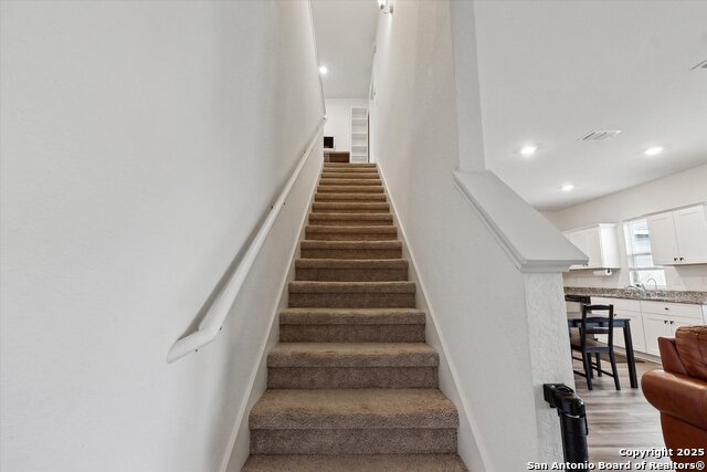Image 18 of 40 For 5639 Pearl Meadow