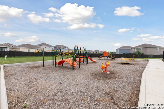 Image 37 of 40 For 5639 Pearl Meadow