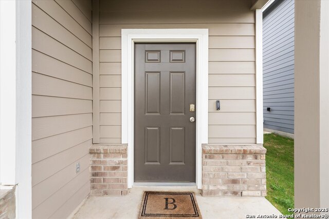 Image 5 of 40 For 5639 Pearl Meadow