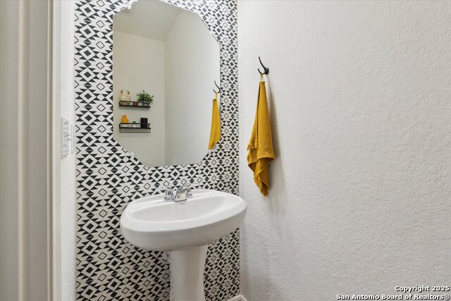 Image 8 of 40 For 5639 Pearl Meadow
