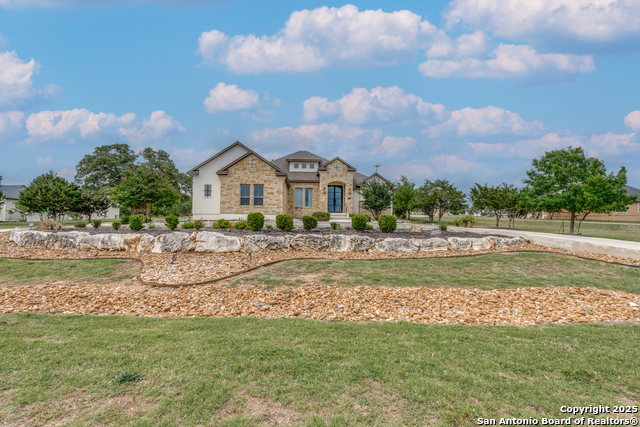 Listing photo id 0 for 1410 Burgundy