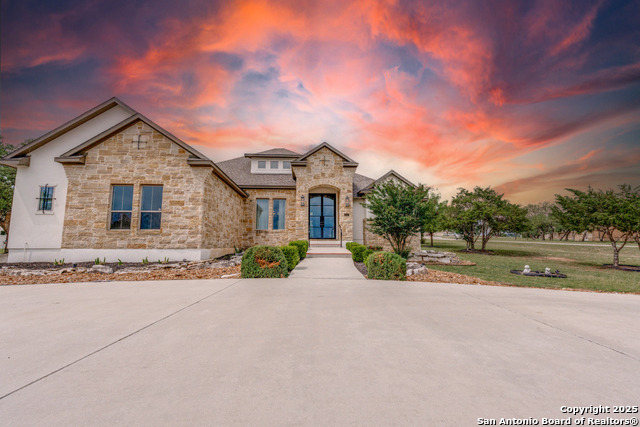 Listing photo id 1 for 1410 Burgundy