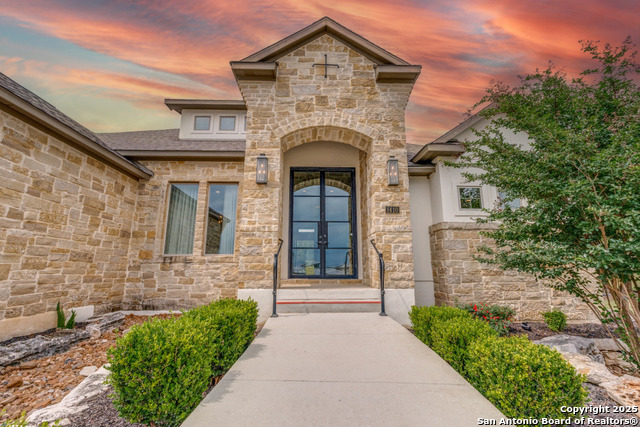 Listing photo id 36 for 1410 Burgundy