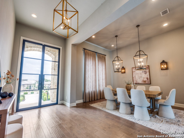Listing photo id 5 for 1410 Burgundy