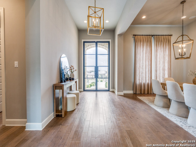 Listing photo id 6 for 1410 Burgundy