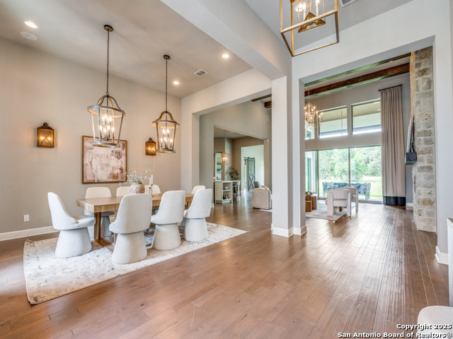 Listing photo id 7 for 1410 Burgundy