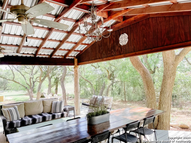 Listing photo id 11 for 3403 Fm 2325
