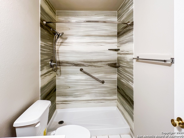 Listing photo id 13 for 3508 Hamilton Pl