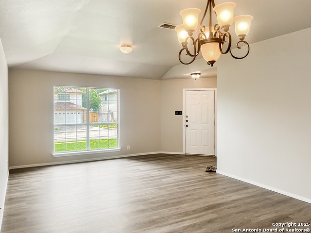 Listing photo id 3 for 3508 Hamilton Pl