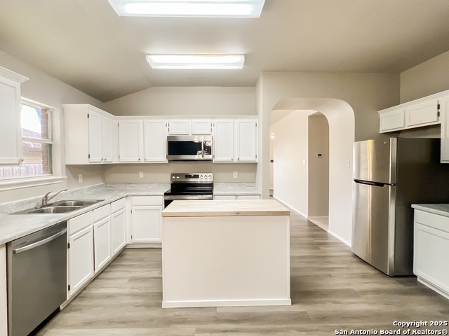 Listing photo id 4 for 3508 Hamilton Pl