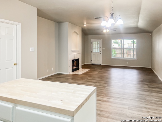 Listing photo id 5 for 3508 Hamilton Pl