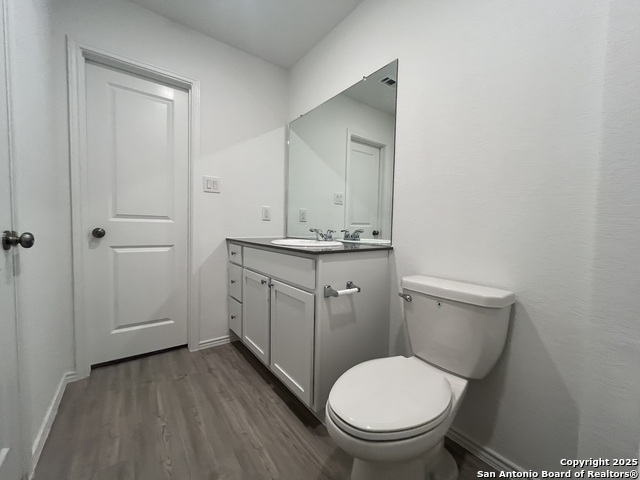 Listing photo id 10 for 8823 Astral Place