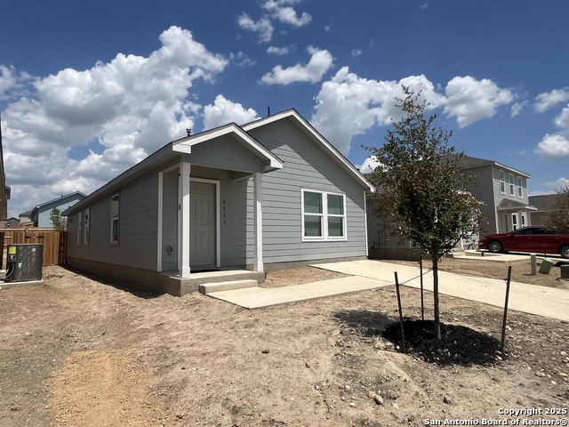 Listing photo id 0 for 8823 Astral Place