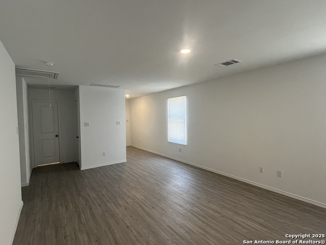 Listing photo id 3 for 8823 Astral Place