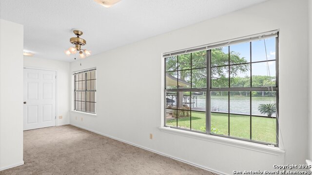 Listing photo id 12 for 1309 Zipp Rd E