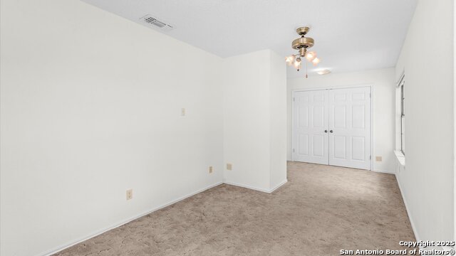 Listing photo id 13 for 1309 Zipp Rd E
