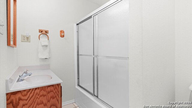 Listing photo id 15 for 1309 Zipp Rd E