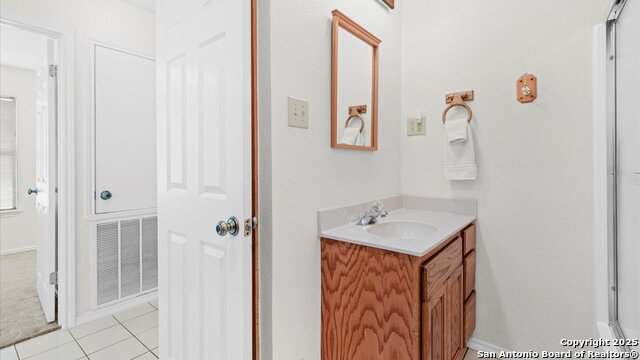 Listing photo id 16 for 1309 Zipp Rd E