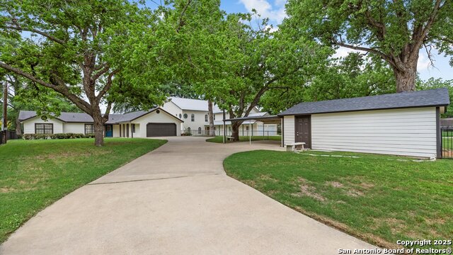 Listing photo id 0 for 1309 Zipp Rd E